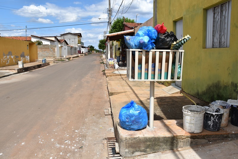 Moradores reclamam de coleta irregular de lixo