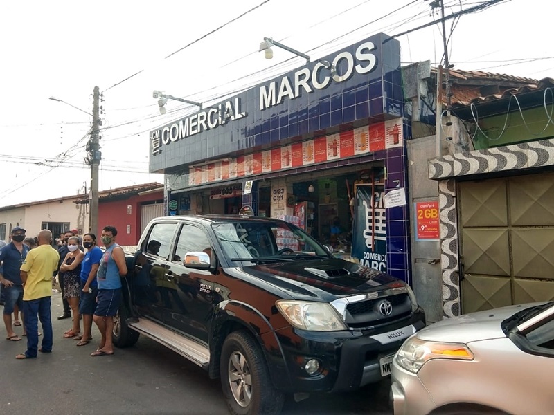 A tentativa de assalto aconteceu por volta das 7h20 de hoje em um mercantil