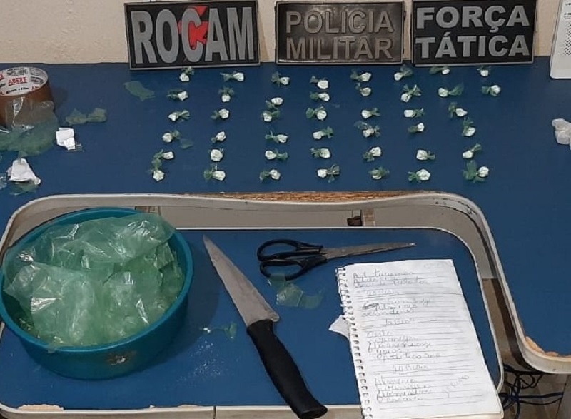 Além da cocaína, foi apreendida uma trouxinha de maconha