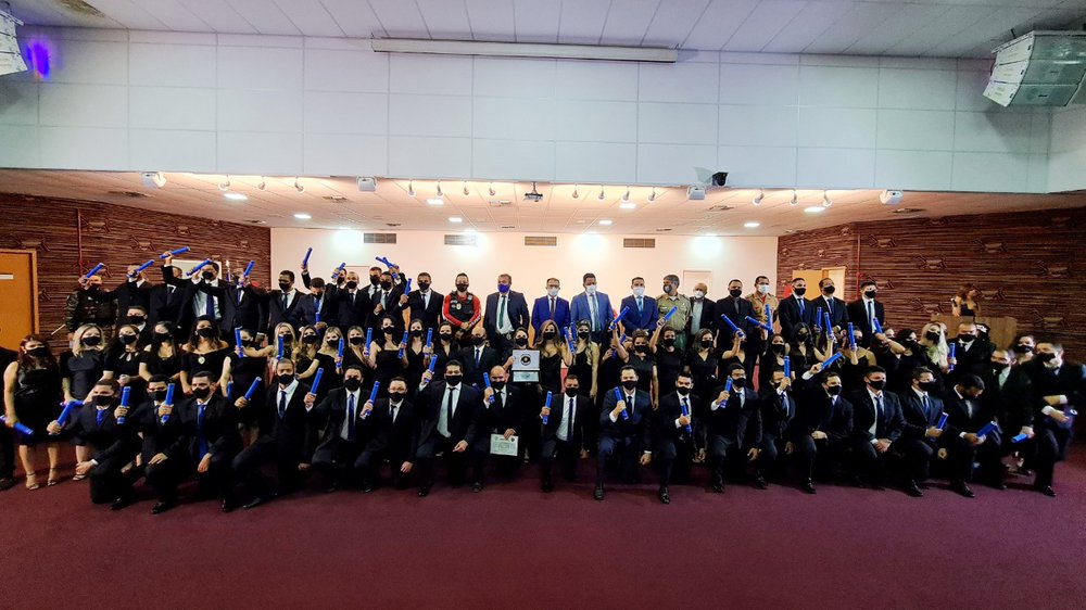 Alunos do I Curso de Formação Inicial à Polícia Penal do Piauí e do Brasil; Diesy Less devia estar nesta foto, mas não pode comparecer à formatura dos alumos que ajoudou à formá-los (Foto: Thanandro Fabrício/JTNEWS) Alunos do I Curso de Formação Inicial à Polícia Penal do Piauí e do Brasil; Diesy Less devia estar nesta foto, mas não pode comparecer à formatura dos alumos que ajoudou à formá-los (Foto: Thanandro Fabrício/JTNEWS)