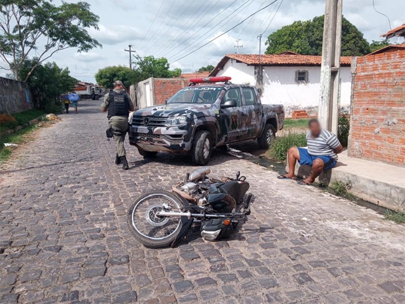 Homem preso com drogas e moto roubada na zona Sudeste de Teresina