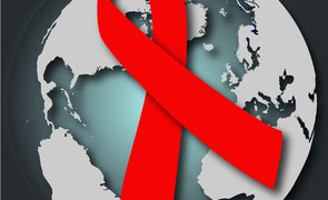 O laço vermelho se tornou símbolo da solidariedade na luta contra a Aids