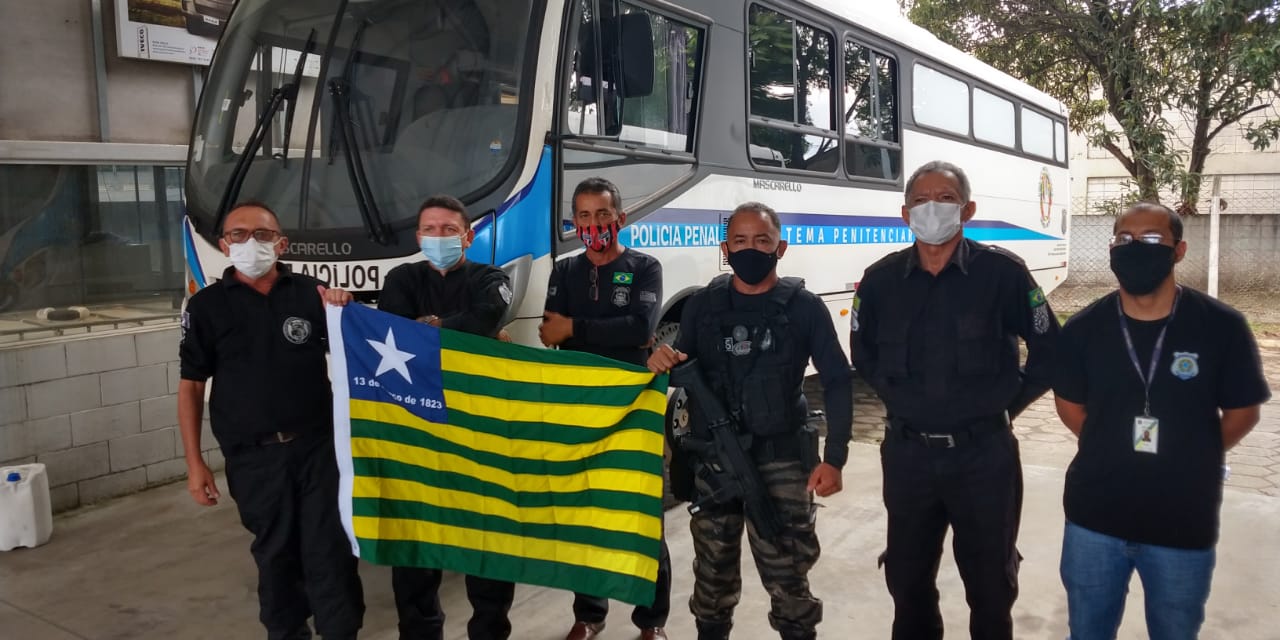 ônibus da Polícia Penal para transporte de presos no Piauí