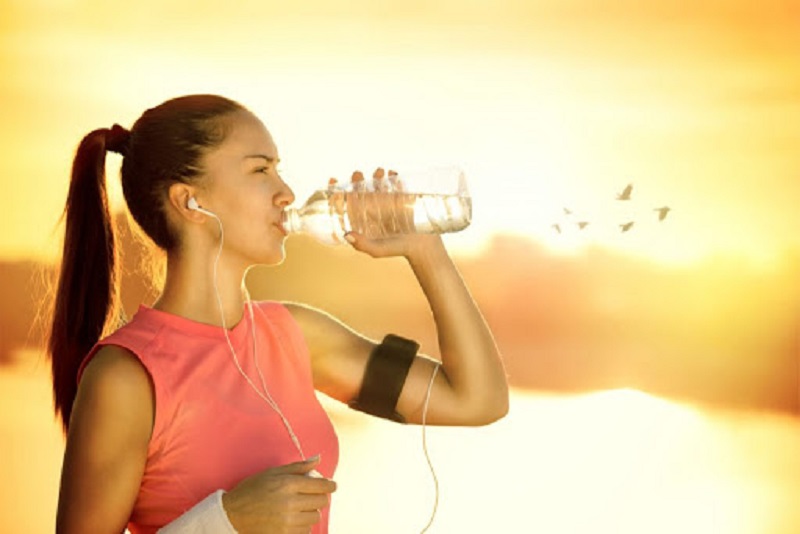 A água possui papeis fundamentais para o nosso corpo, inclusive ajudar no bom funcionamento do sistema circulatório