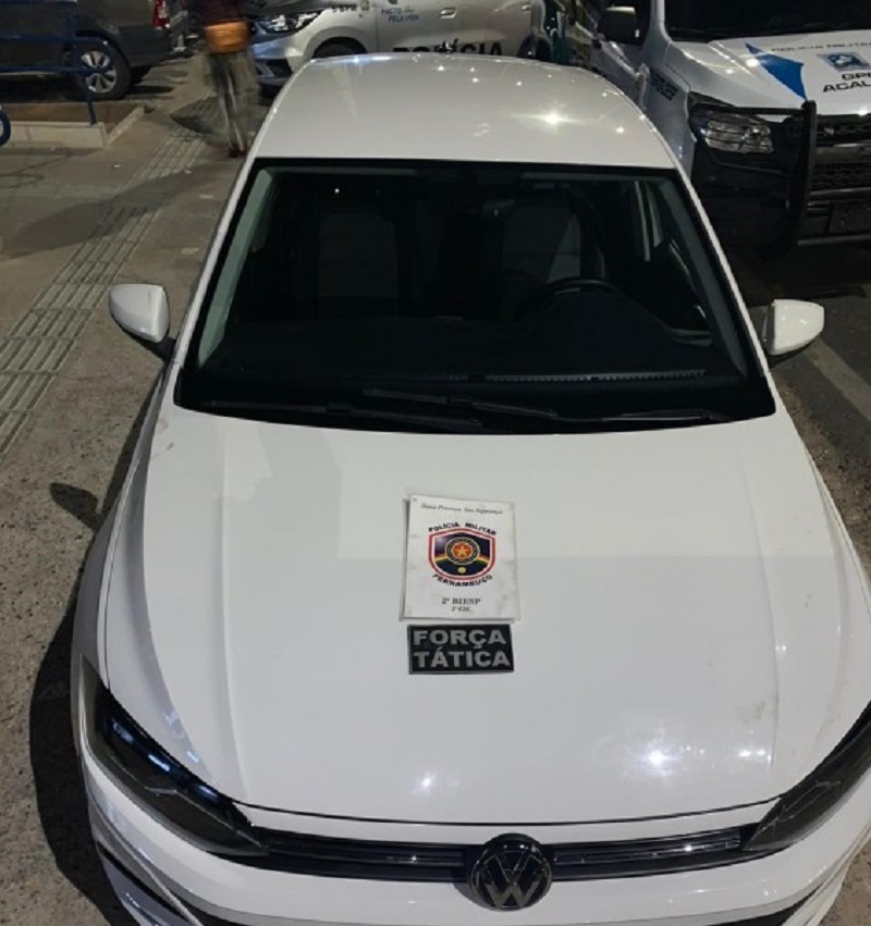 Após inspeção minuciosa, foi constatado que a placa verdadeira do veículo era de um automóvel roubado na cidade de Camaçari-BA em setembro do ano 2019