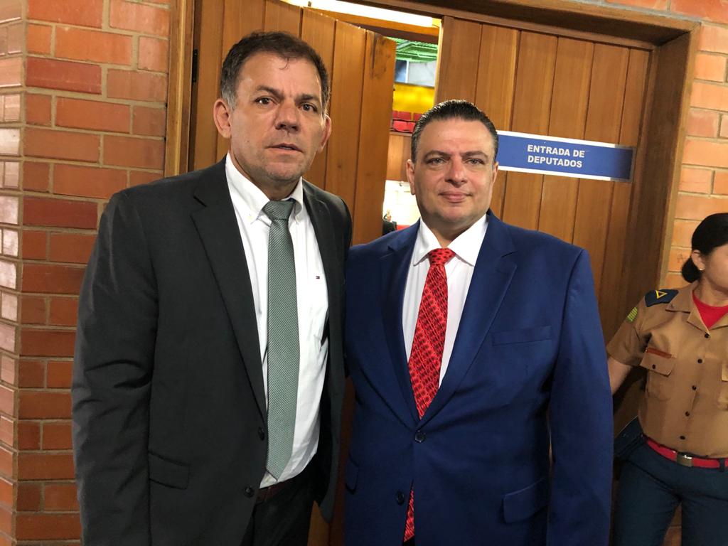 Deputados Carlos Augusto e Gessivaldo Isaias, ambos apoiam a PEC da Polícia Penal na Constituição do Piauí