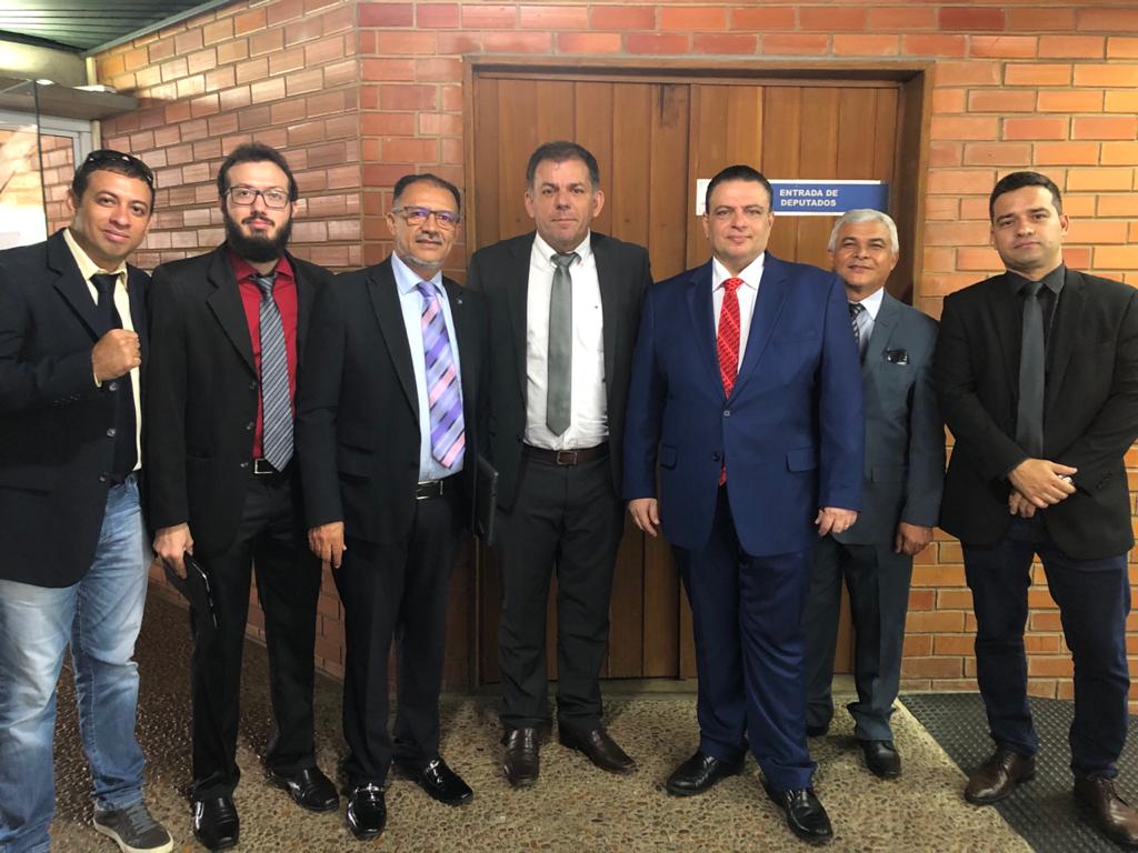 Deputados Carlos Augusto e Gessivaldo Isaias com diretores da Associação dos Policiais Penais do Piauí