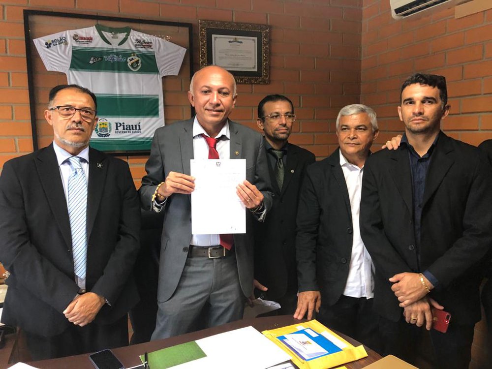 Deputado Warton Lacerda assinou a PEC da Polícia Penal - Altos (sua base) é a cidade fora Teresina que mais tem Policiais Penais (Foto: D. Margarida para o JTNEWS) Deputado Warton Lacerda assinou a PEC da Polícia Penal - Altos (sua base) é a cidade fora Teresina que mais tem Policiais Penais (Foto: D. Margarida para o JTNEWS)