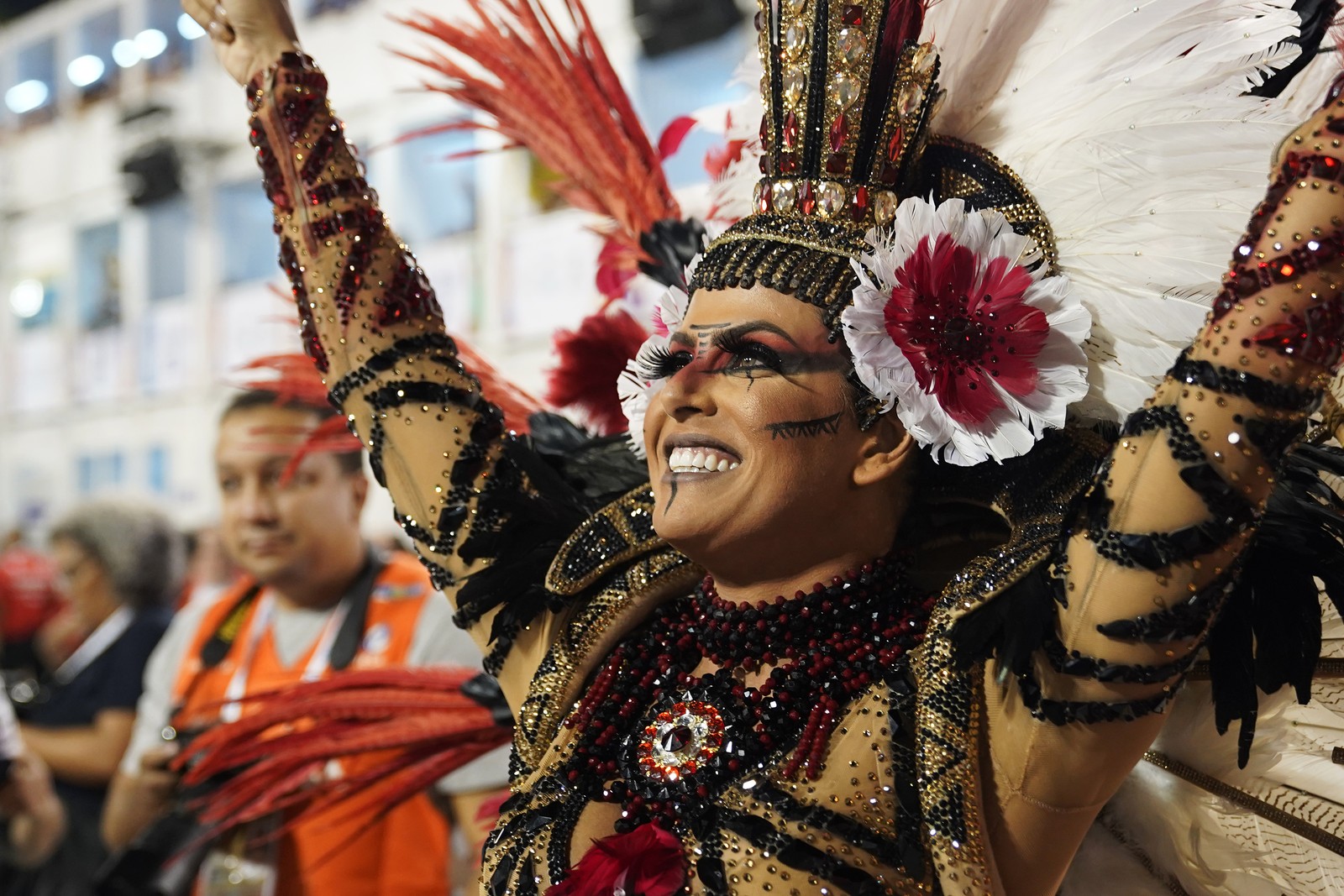 Jack Maia, rainha de Bateria da Estácio, faz desfile exuberante na Estácio