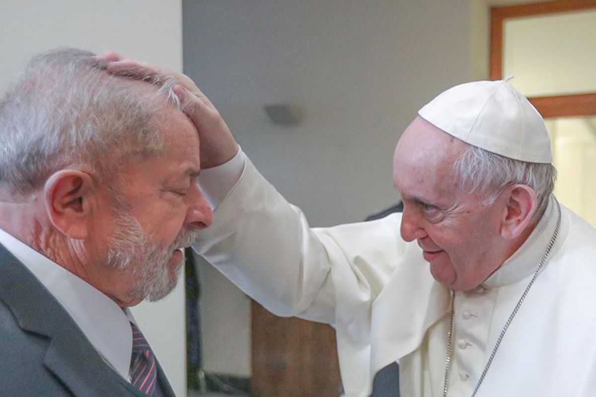 Papa Francisco recebe ex-presidente Lula