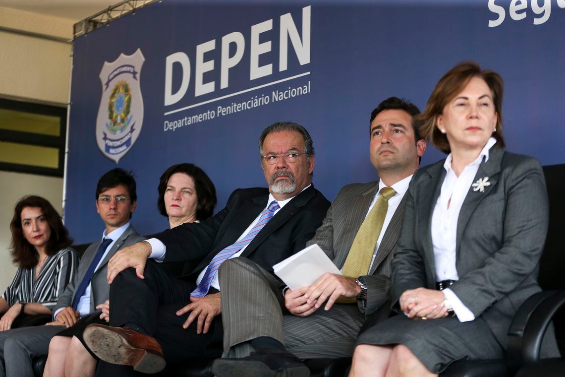 Penitenciária Federal de Brasília, inaugurada pelo governo Michel Temer (MDB), na foto, o então ministro Raul Jungmann e à época a PGR, Raquel Dodge