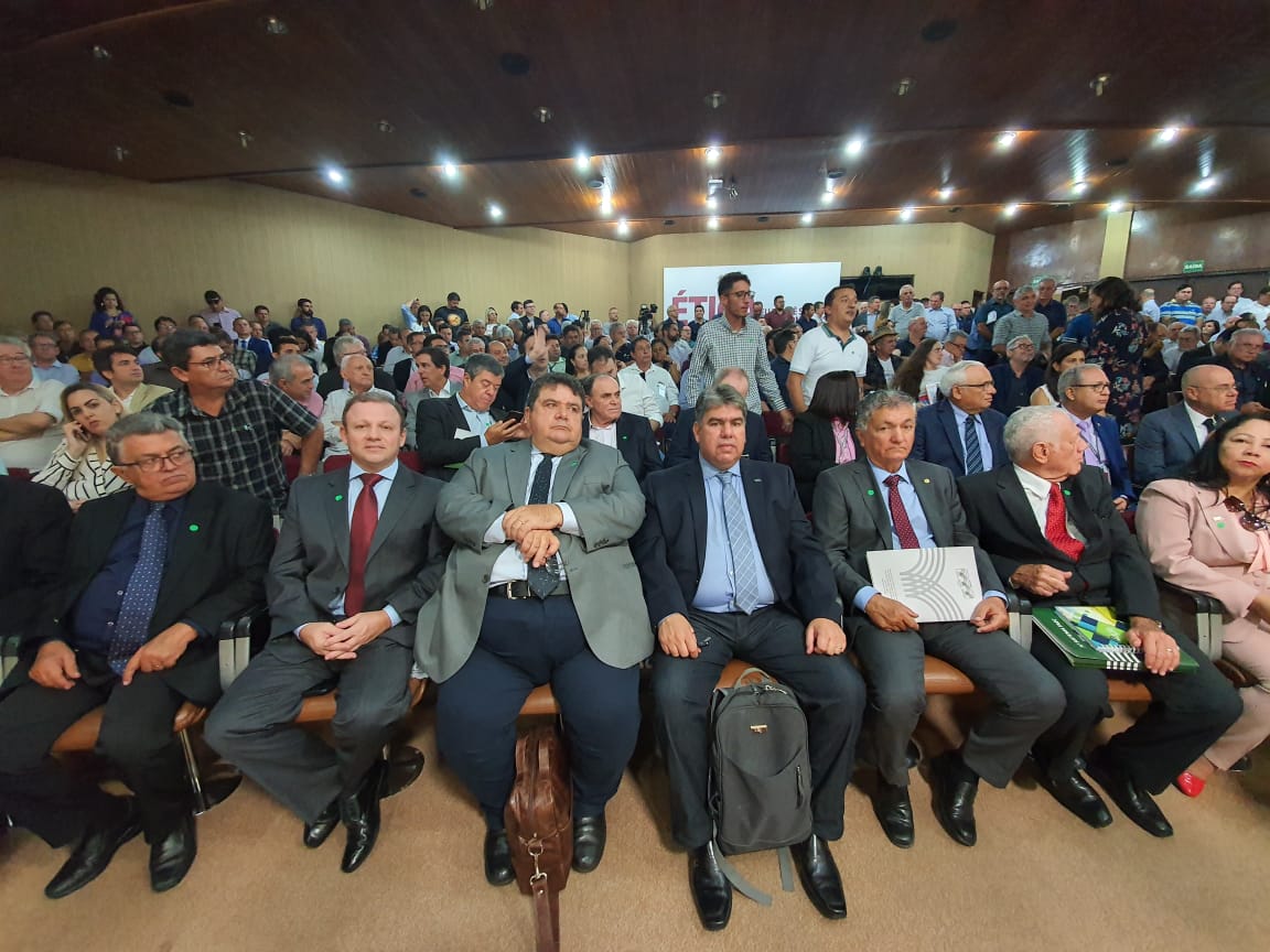 A cerimônia ocorreu na sede do Banco do Nordeste, em Fortaleza, e contou com a presença dos presidentes das OCB estaduais