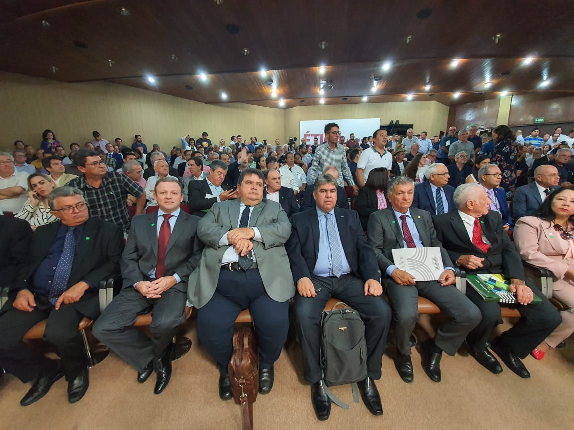 A cerimônia ocorreu na sede do Banco do Nordeste, em Fortaleza, e contou com a presença dos presidentes das OCB estaduais