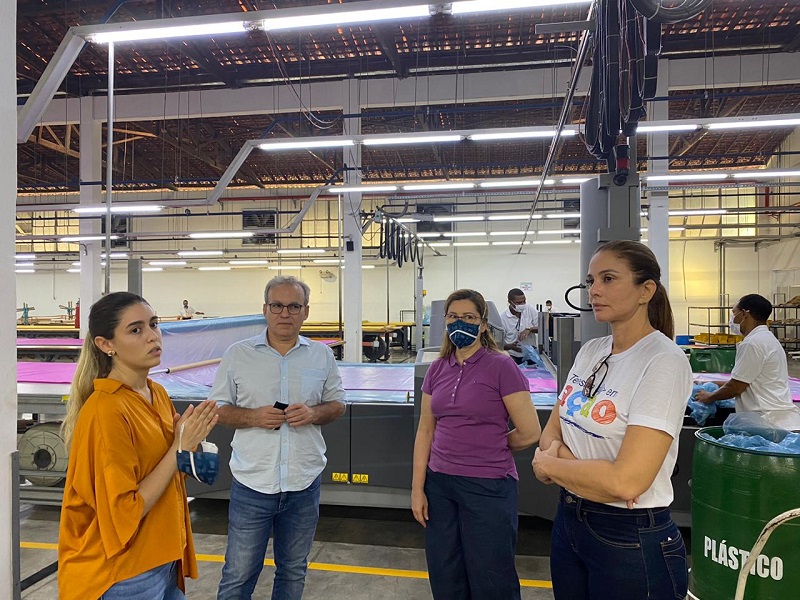 Firmino Filho, acompanhado da deputada estadual Lucy Soares, em visita a fábrica Guadalajara agradeceu a todos pelo gesto de solidariedade