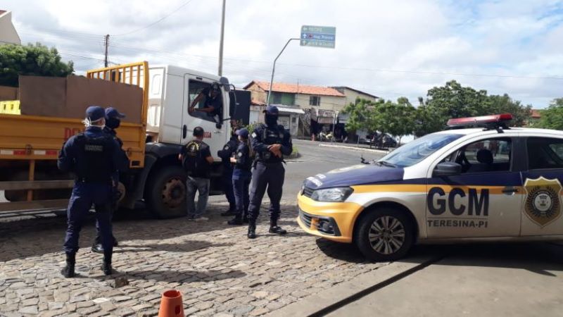 Guarda Municipal apreende caminhão com carregamento de cerveja