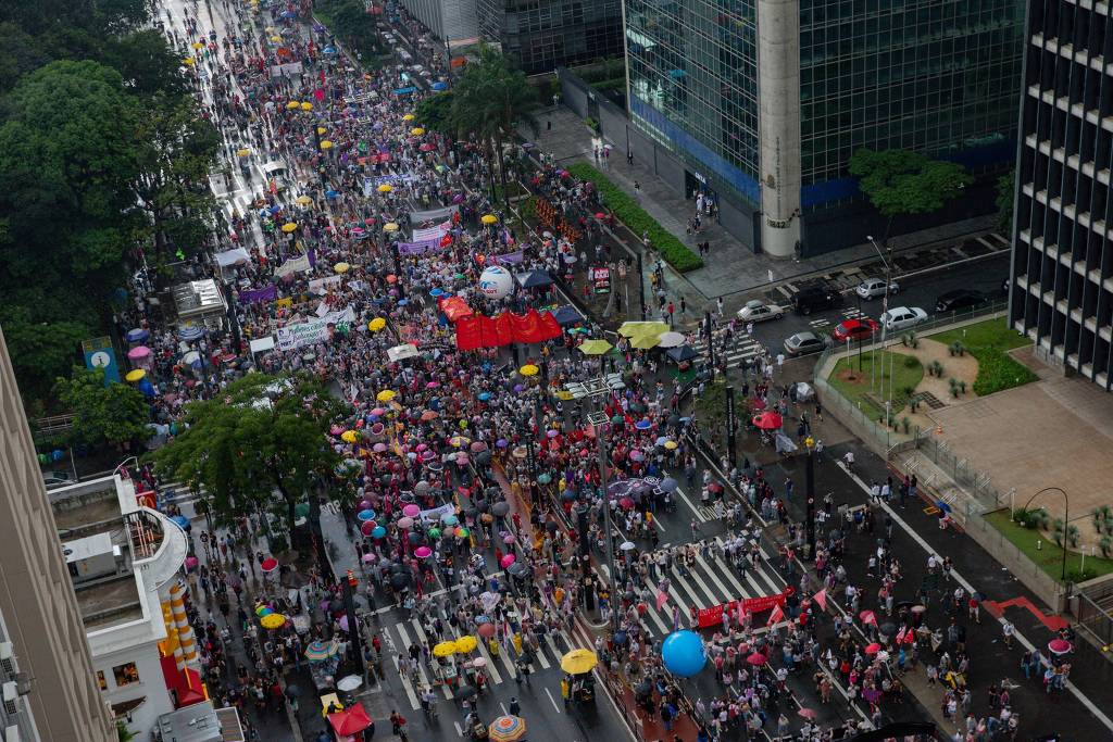Mulheres protestam contra o presidente Jair Bolsonaro na avenida Paulista, em São Paulo