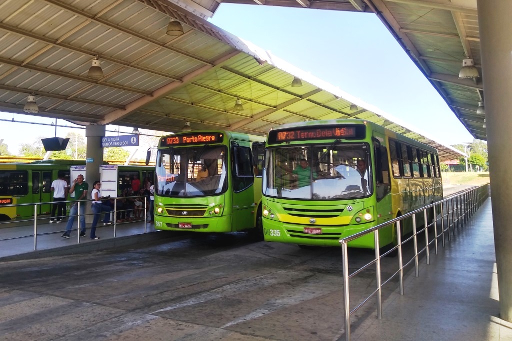 Ônibus no Terminal Bela Vista, zona Sul de Teresina