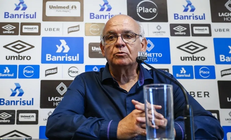 Romildo Bolzan, presidente do Grêmio, testou positivo para o novo coronavírus.
