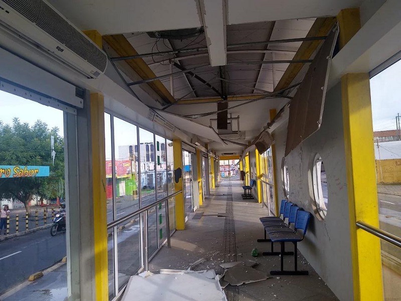 Vandalismo em Estações de Passageiros em Teresina.