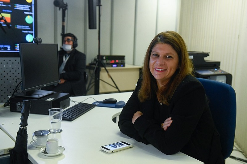 A diretora-geral da Casa, Ilana Trombka, na sala onde são conduzidas as sessões remotas do Senado