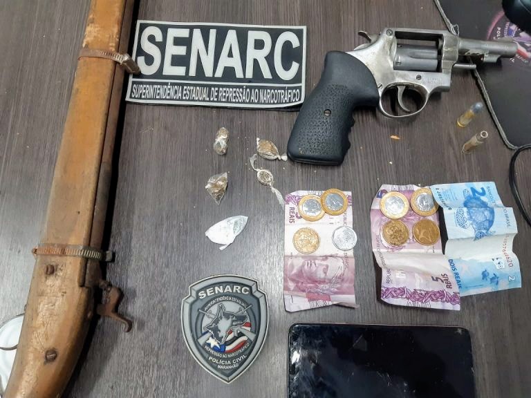 Arma encontrada com os suspeitos