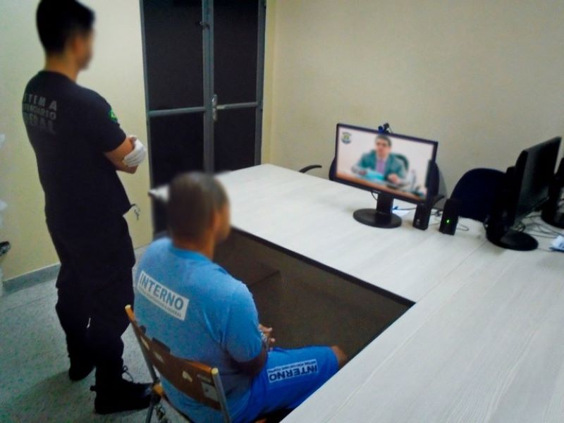 Detento do SPF sendo ouvido em audiência criminal por videoconferência