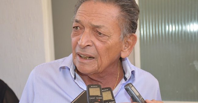 Ex-prefeito de Picos é multado pelo TCE-PI por realizar licitações milionárias após derrota eleitoral