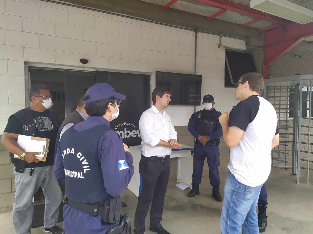 Guarda Municipal fecha fábrica de bebidas alcoólicas por desrespeitar decreto municipal