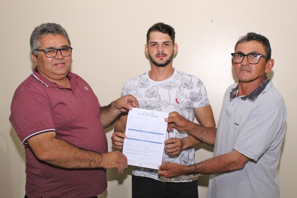 No centro, Amós Ângelo Carvalho Ribeiro, pré-candidato a vereador (Foto: Maria Antônia) No centro, Amós Ângelo Carvalho Ribeiro, pré-candidato a vereador (Foto: Maria Antônia)