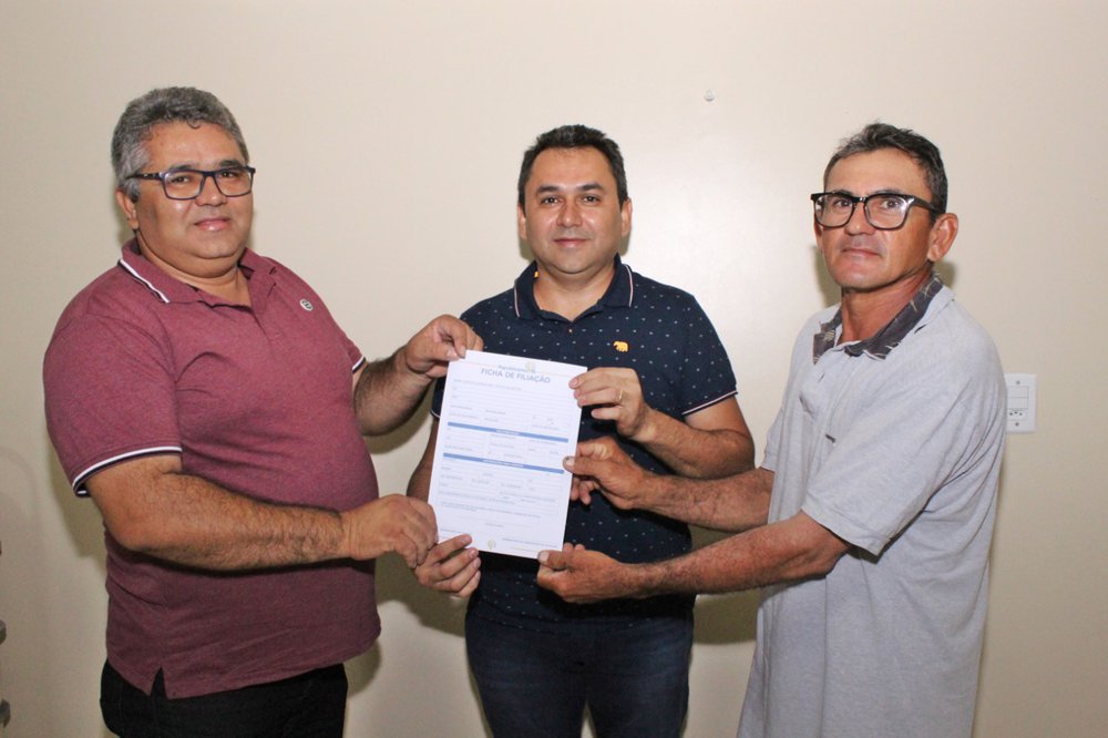 No centro, Antônio Otacílio Silva Leal, pré-candidato a vereador (Foto: Maria Antônia) No centro, Antônio Otacílio Silva Leal, pré-candidato a vereador (Foto: Maria Antônia)