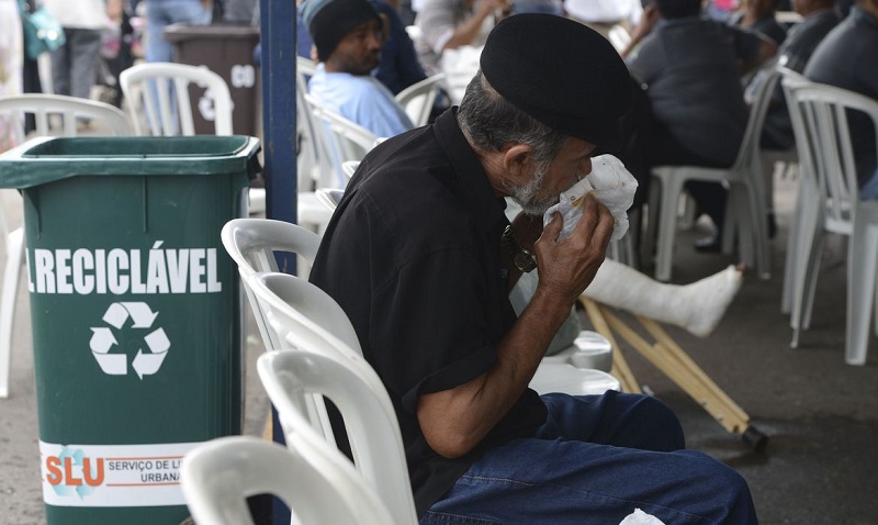 O material informa, também, sobre sinais e sintomas da doença, formas de transmissão e medidas de proteção.