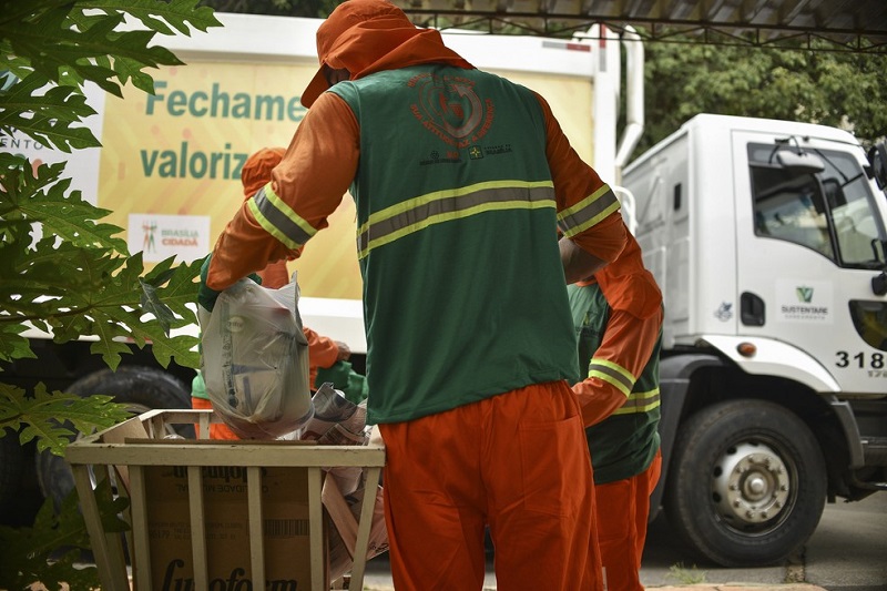 Uma das propostas apresentadas foi de fazer um desenho para os garis.