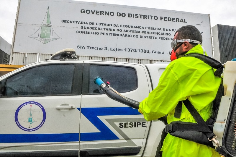 A assepsia é feita semanalmente por uma equipe própria