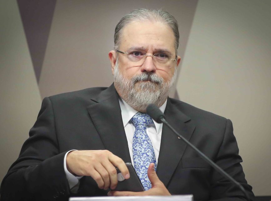 Augusto Aras que na condição de PGR é o presidente do Conselho Superior do MPF, assim como do CNMP