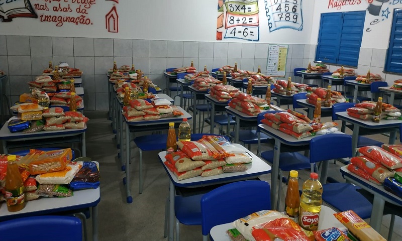 Gêneros alimentícios que ficaram nas unidades de ensino desde a suspensão das aulas no mês de março