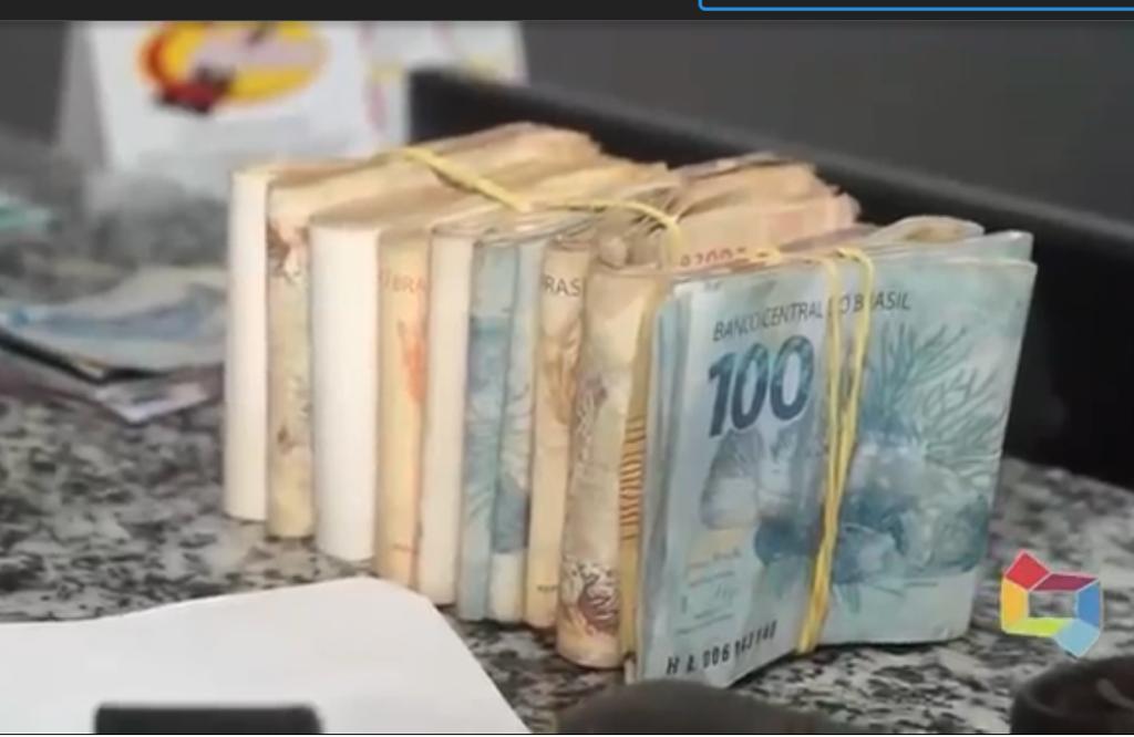 Mais de R$ 10 mil foram apresentados, mas a Polícia não informou qual a quantia roubada