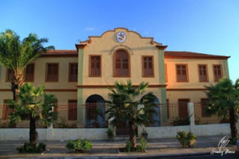 O Convento São Benedito,em Teresina,foi a primeira casa que os Capuchinhos abriram no Piauí.Foi inaugurado em 1941.Ele fica próximo à Igreja São Benedito,cartão postal de Teresina,construída por Frei
