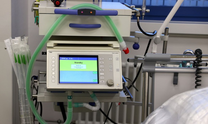 O equipamento é essencial para tratar casos mais graves da COVID-19 nos hospitais fluminenses