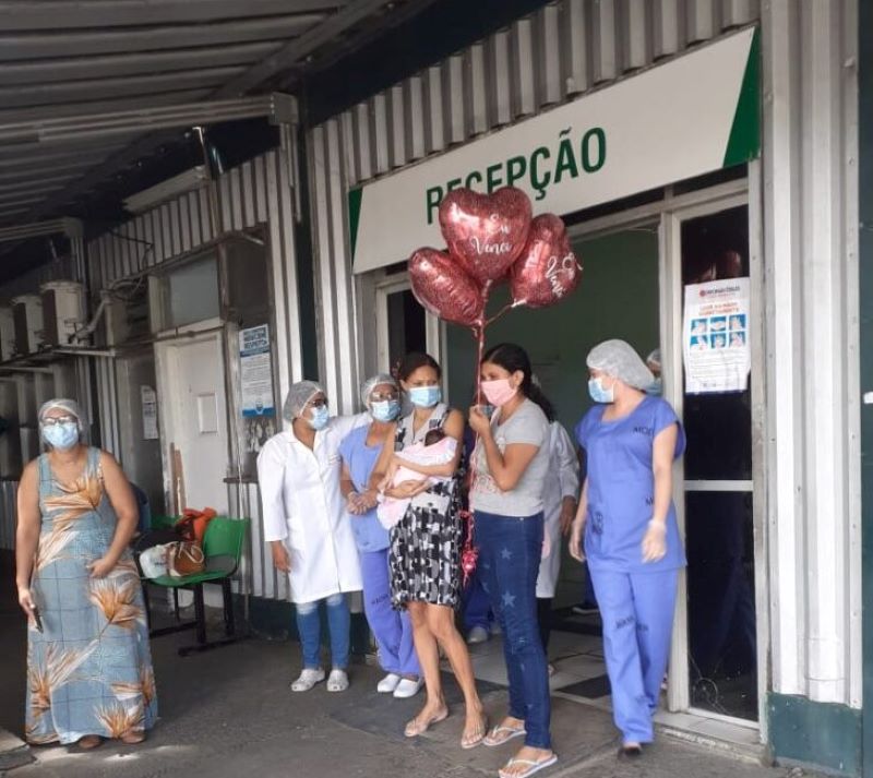 Primeira paciente curada de COVID-19 tem alta na MDER, em Teresina