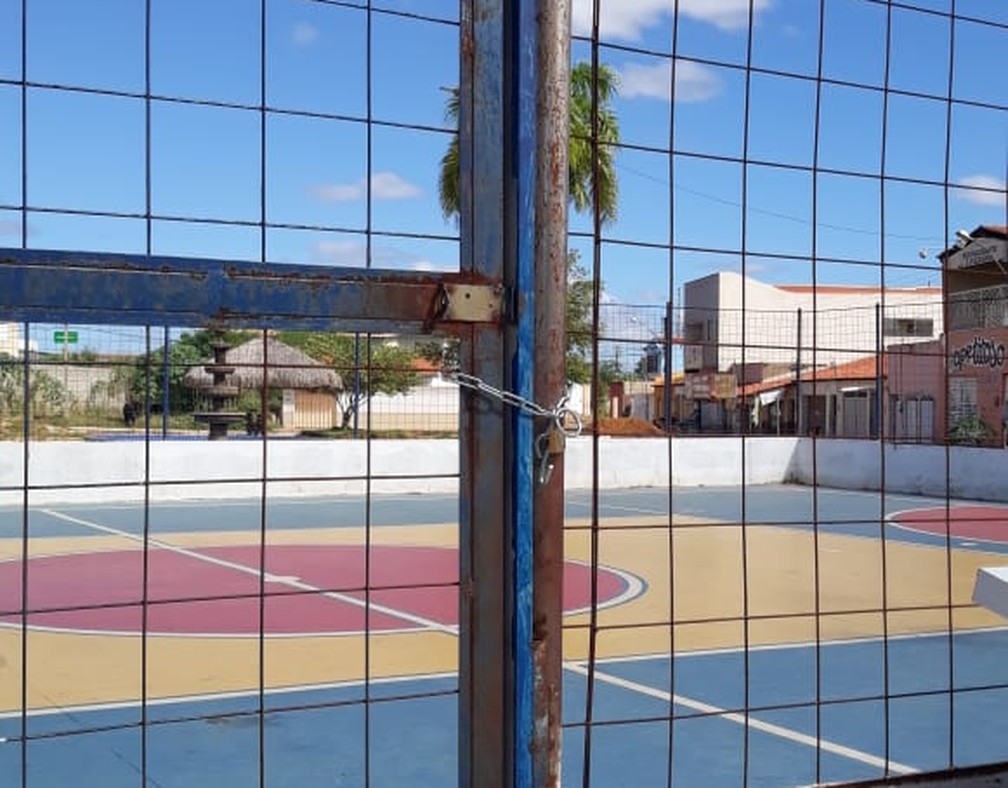 Cadeados de quadras de esporte em Picos, no Piauí, foram substituídos após serem arrombados durante a pandemia