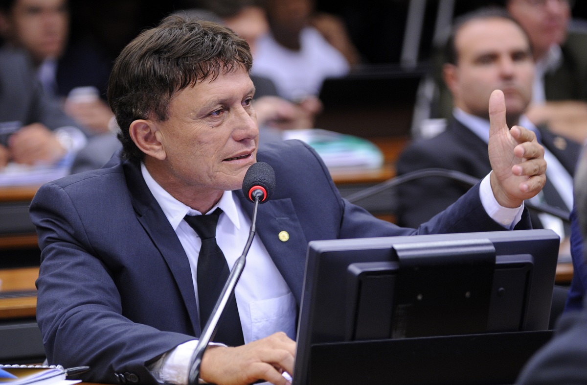 Deputado Éder Mauro que é delegado de Polícia Civil no PA deu parecer favorável ao Projeto