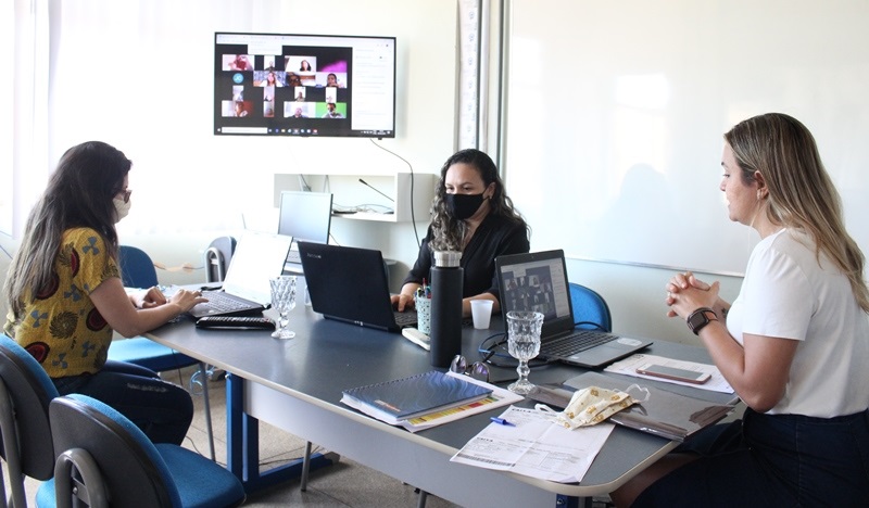 Diretores das escolas da Prefeitura participaram de um encontro virtual com a secretária municipal de Educação Kátia Dantas