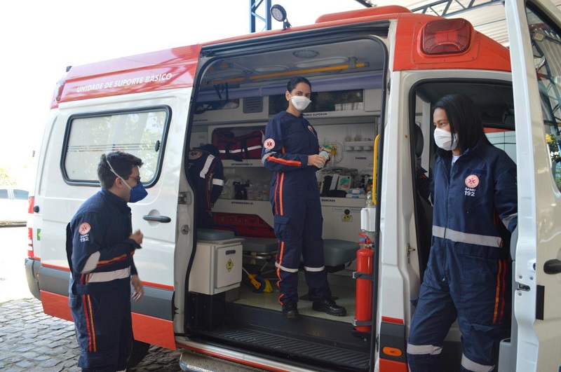 O novo veículo tem todos os equipamentos de uma Unidade de Terapia Intensiva (UTI)