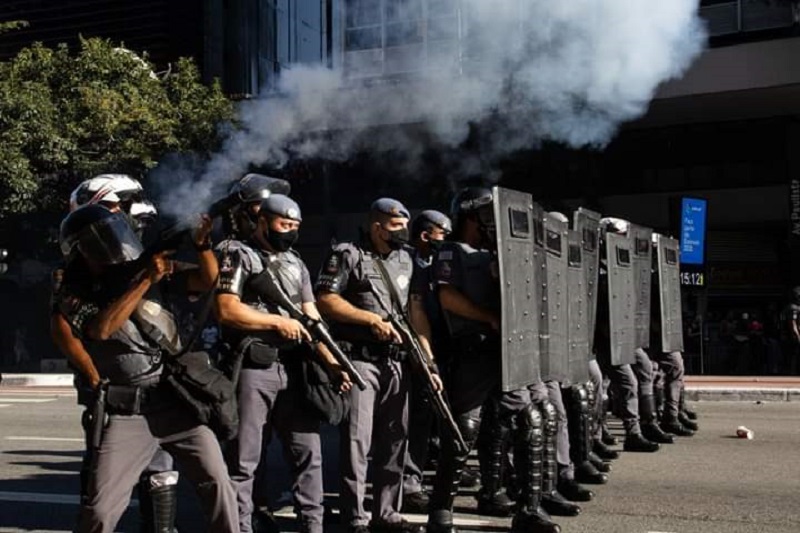 Protesto terminou em confronto com a Polícia Militar
