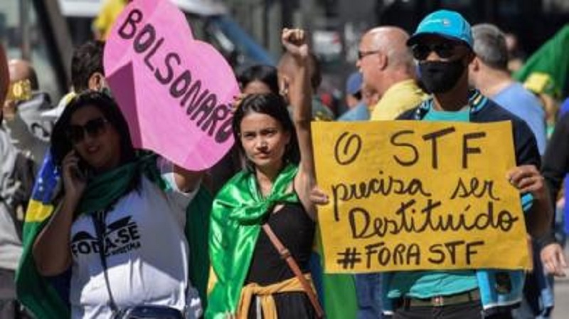 Protesto terminou em confronto com a Polícia Militar