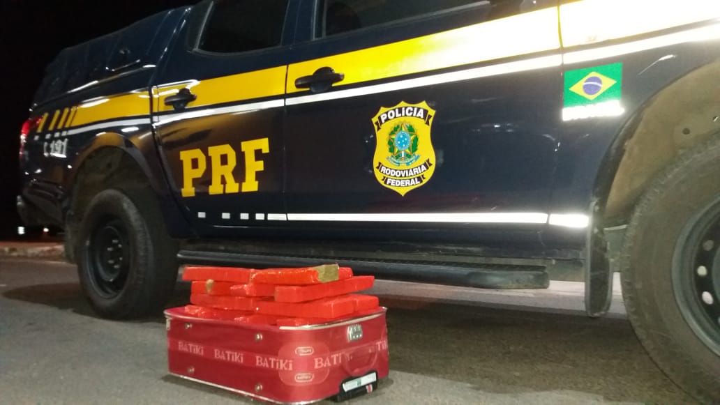 Um homem que foi preso, afirmou que receberia dois mil reais para transportar a droga