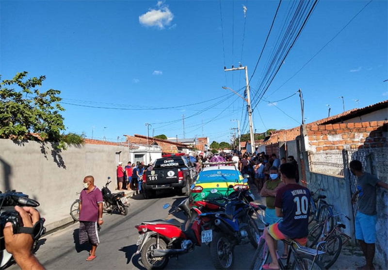 A vítima foi alvejada com um tiro na cabeça enquanto trafegava de moto