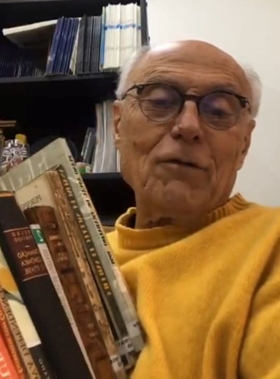 Em homenagem ao centenário de Celso Furtado, Eduardo Suplicy mostra livros do economista