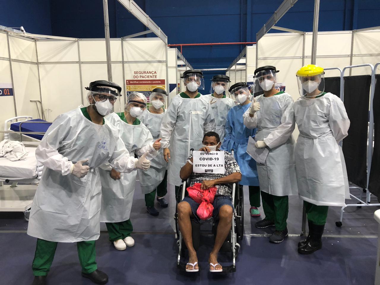 Equipe médica do hospital de campanha em Teresina