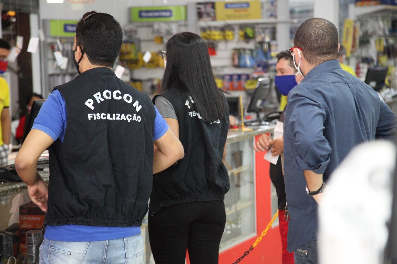 iscais visitaram estabelecimentos como lojas de materiais de construção, bancos e supermercados